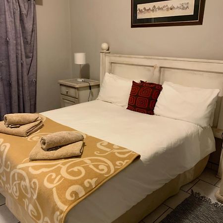 Hotel Pension Casa Africana Windhoek Dış mekan fotoğraf