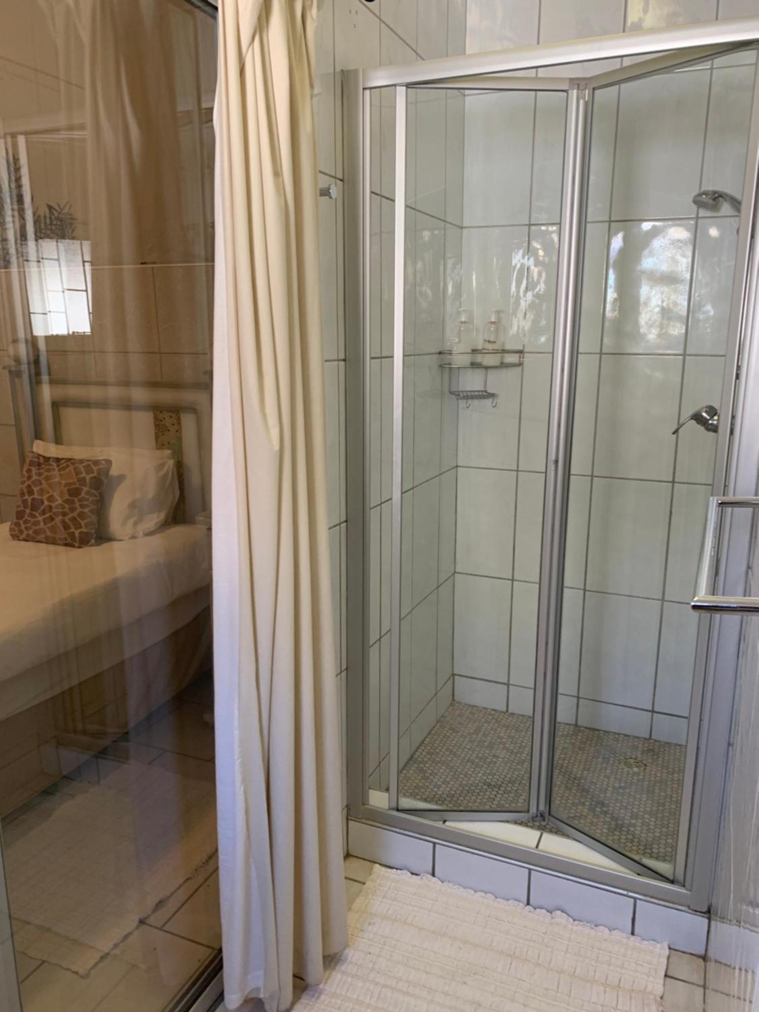 Hotel Pension Casa Africana Windhoek Dış mekan fotoğraf